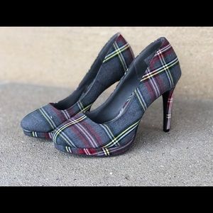 Fioni Plaid Pumps